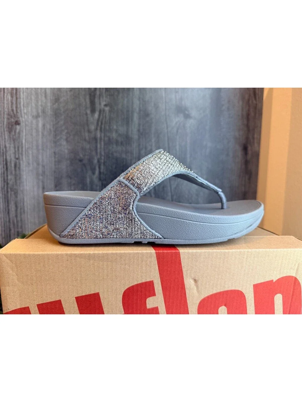 Fitflop Lulu Crinkled Shimmer Toe-Post Sandals Silver - Women's Size 7.5 US